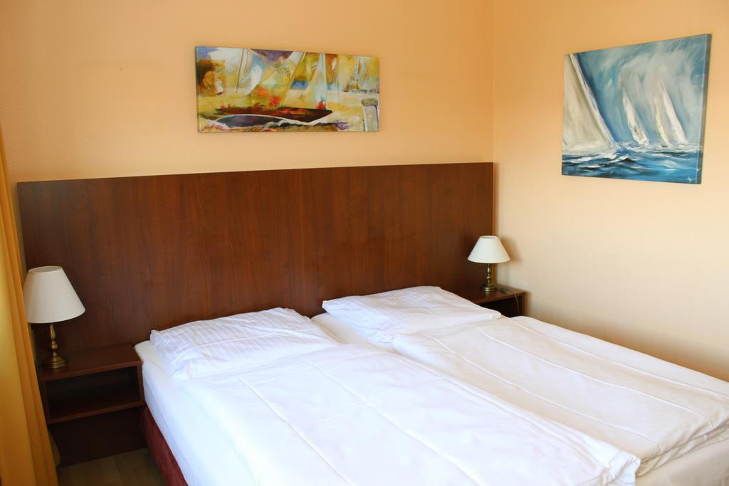 Wiking Hotel Henstedt-Ulzburg Exterior photo