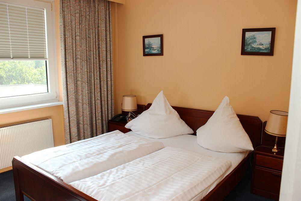 Wiking Hotel Henstedt-Ulzburg Exterior photo